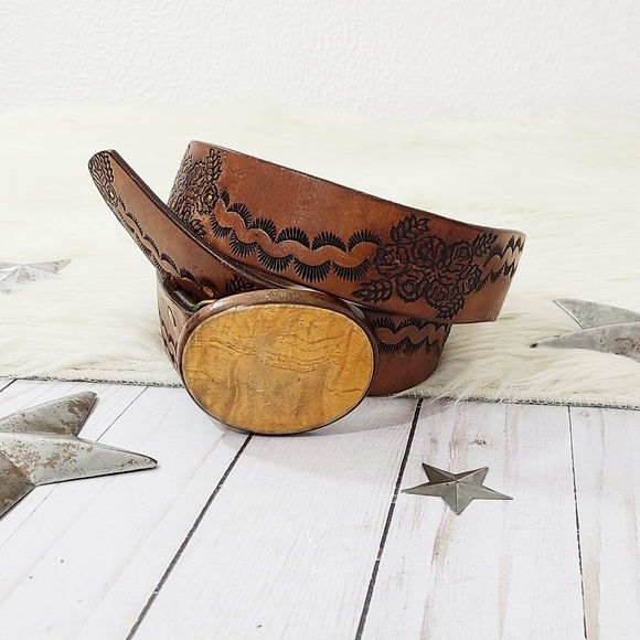 SOLD Vintage handmade floral leather belt with wooden buckle - Picture 2 of 5